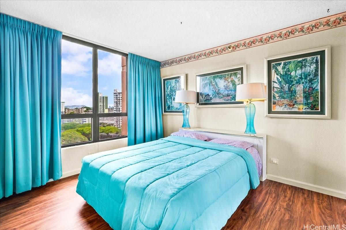5333 Likini Street, Unit 1110 Honolulu, HI 96818 - Photo 17 of 25 a bedroom with a bed and a painting on the wall