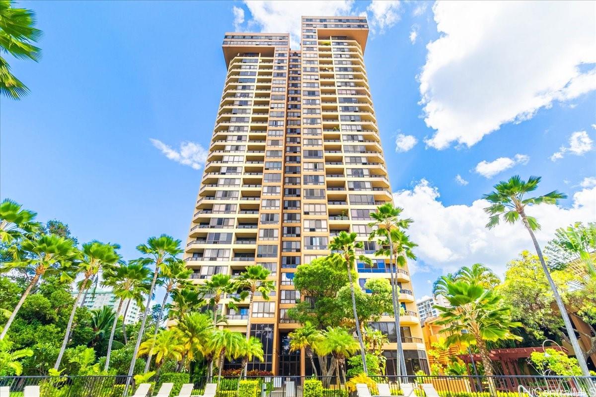 5333 Likini Street, Unit 1110 Honolulu, HI 96818 - Photo 5 of 25 a front view of a multi story building