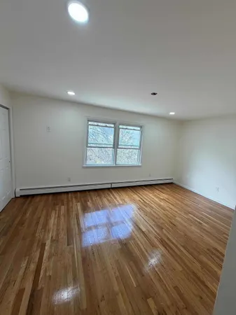 $2,650 | 293 Avenue C, Bayonne, NJ 07002