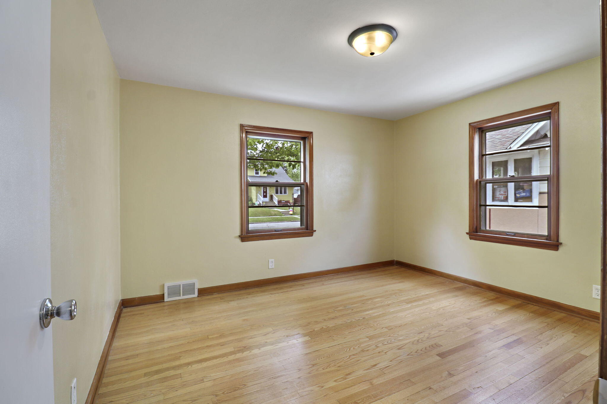 5237 35th Avenue Kenosha, WI 53144 - Photo 8 of 22 11-web-or-mls-5237 35th Ave, Kenosha, WI