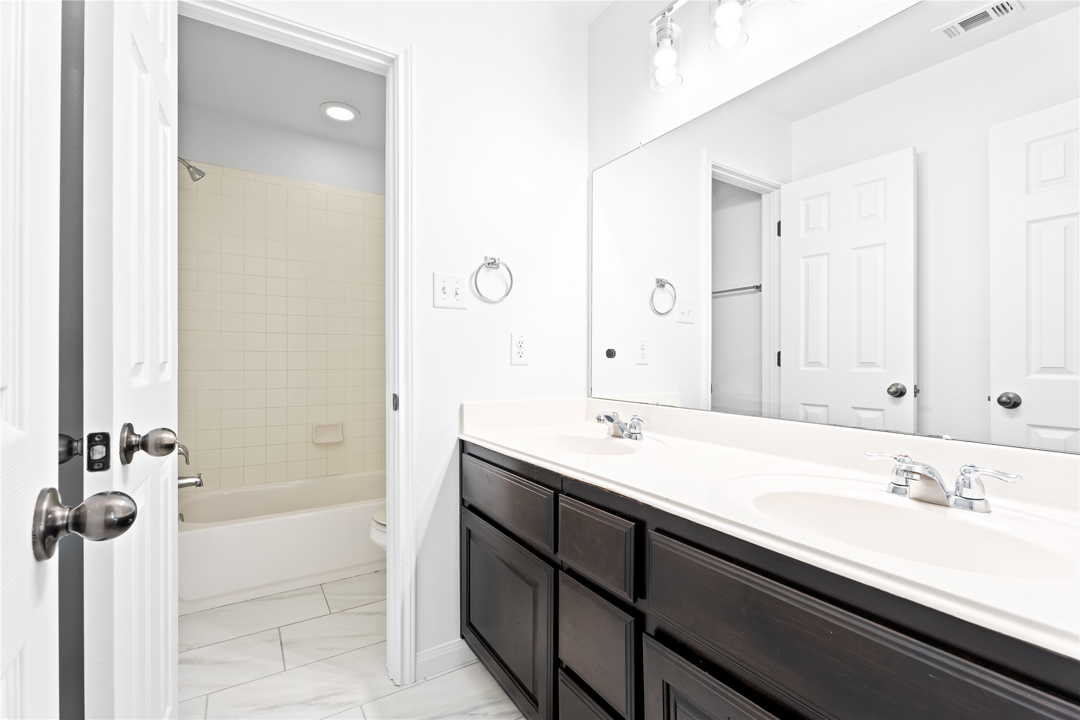 6820 Barstow Court Austin, TX 78749 - Photo 27 of 38