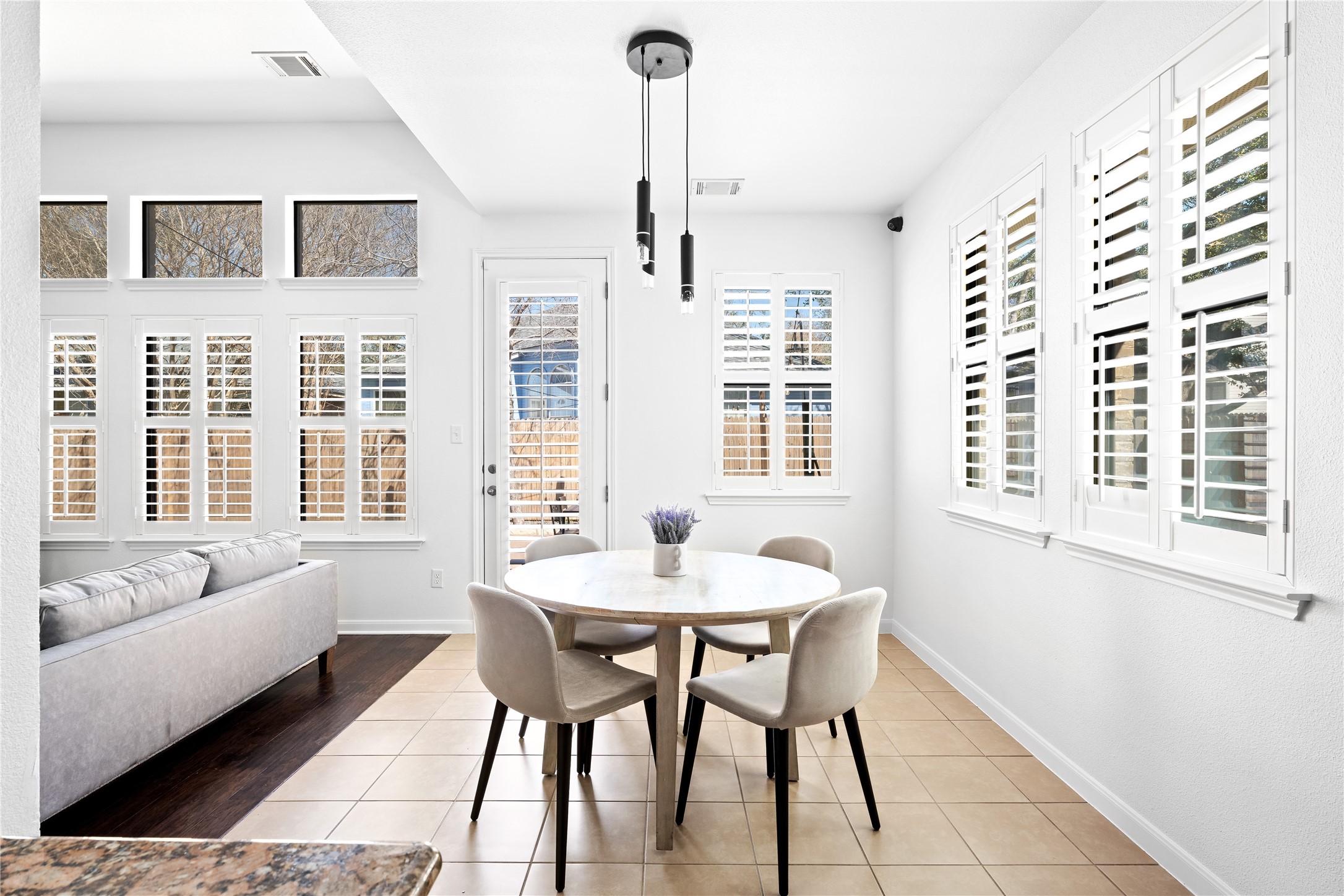 6820 Barstow Court Austin, TX 78749 - Photo 10 of 38