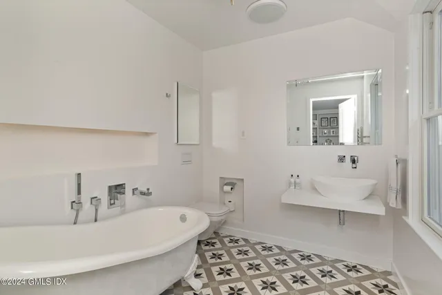 $23,000 | 127 Dingletown Road, Greenwich, CT 06830