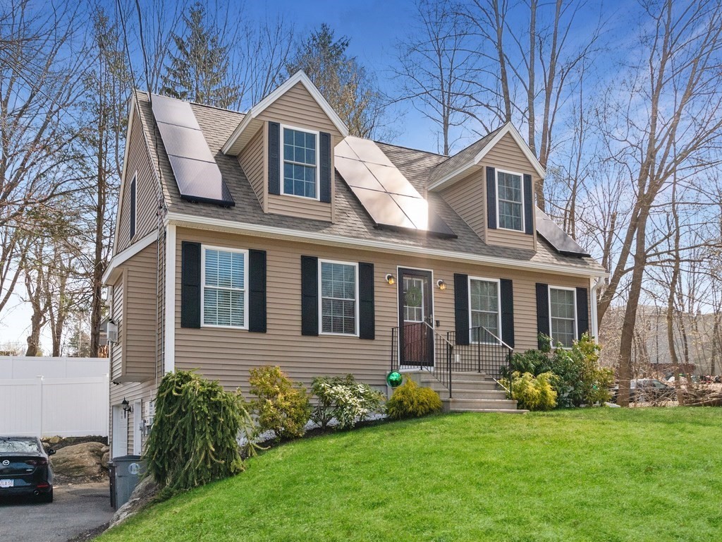 7 Stuart Street Gardner, MA 01440 - Photo 2 of 28 Gallery Image 2