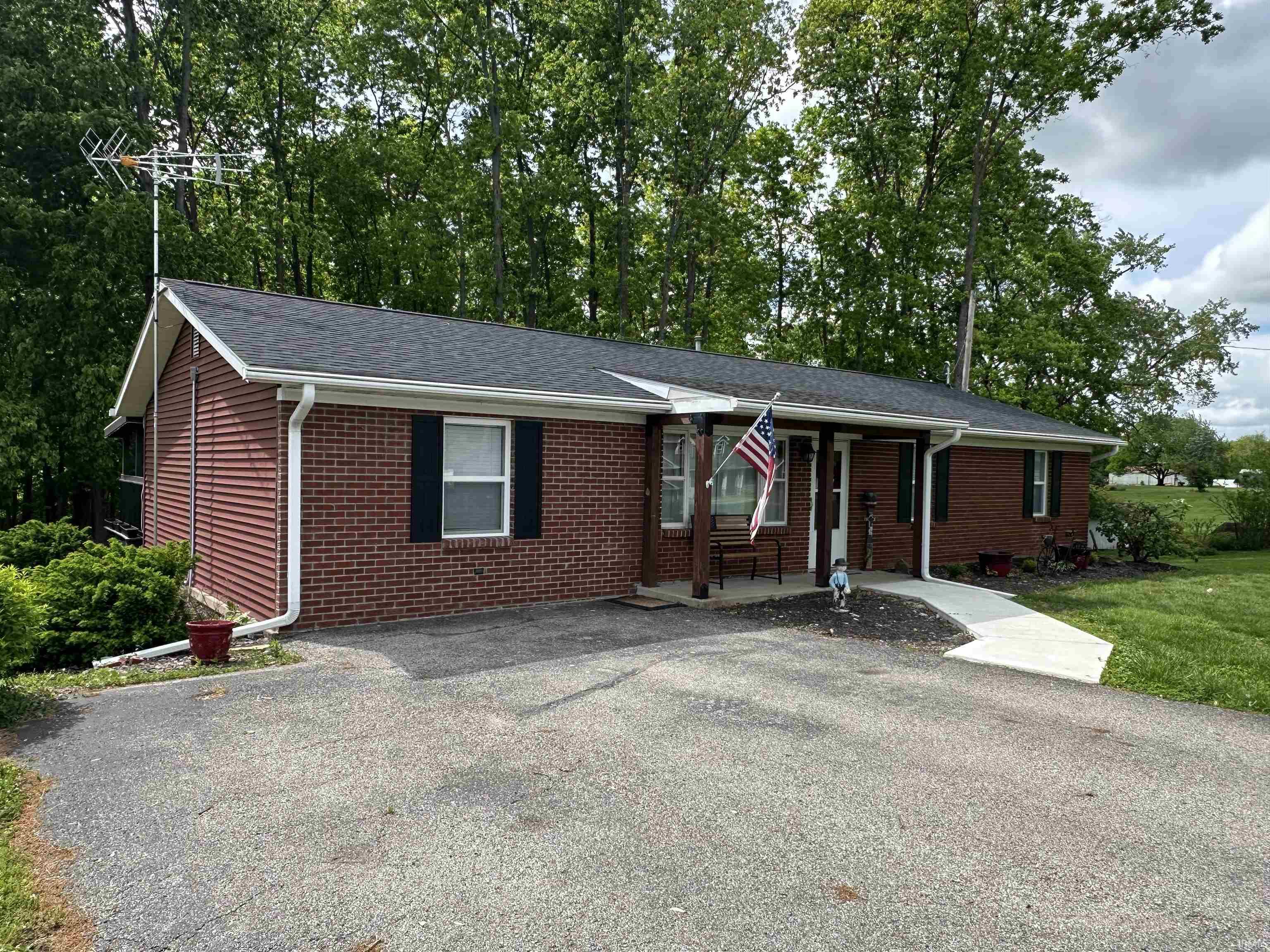 169 Guthrie Road Bedford, IN 47421 - Photo 2 of 36 Gallery Image 2
