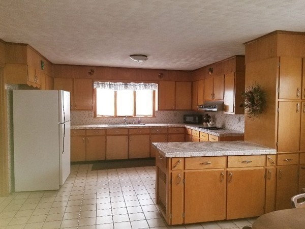 39 Bank Street Ware, MA 01082 - Photo 8 of 20 Gallery Image 8