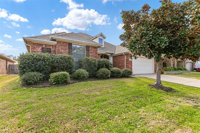 a view of a house with a outdoor space