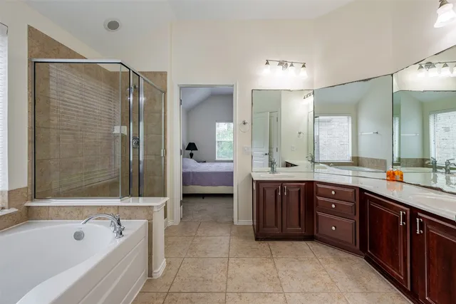 a view of a back yard