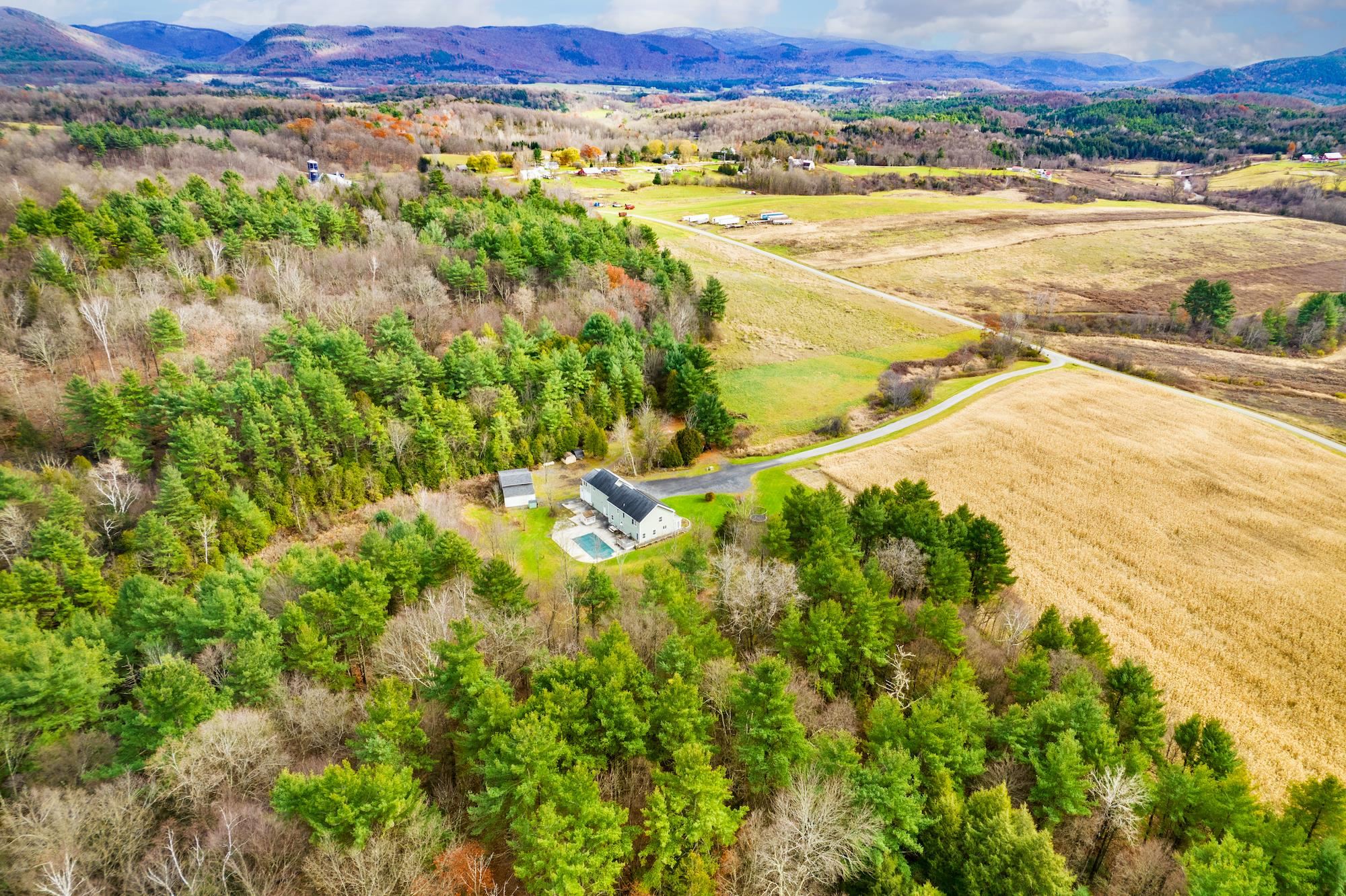 372 Isham Road Hinesburg, VT 05461 - Photo 3 of 38 Gallery Image 3