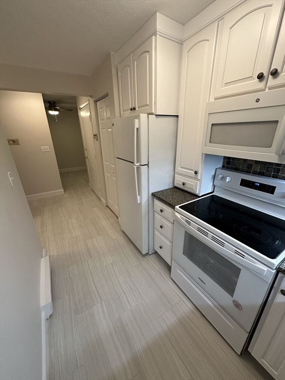 11 Riverside Avenue, Unit 4 Danvers, MA 01923 - Photo 4 of 32 Gallery Image 4