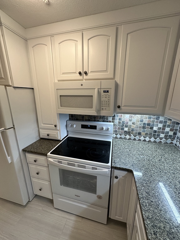 11 Riverside Avenue, Unit 4 Danvers, MA 01923 - Photo 7 of 32 Gallery Image 7