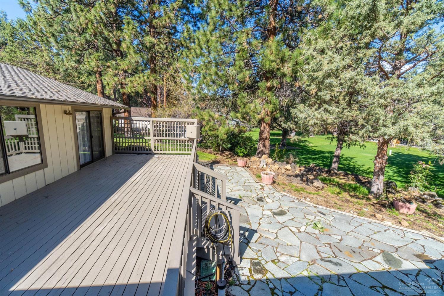 20436 Whistle Punk Road Bend, OR 97702 - Photo 4 of 20 Gallery Image 4