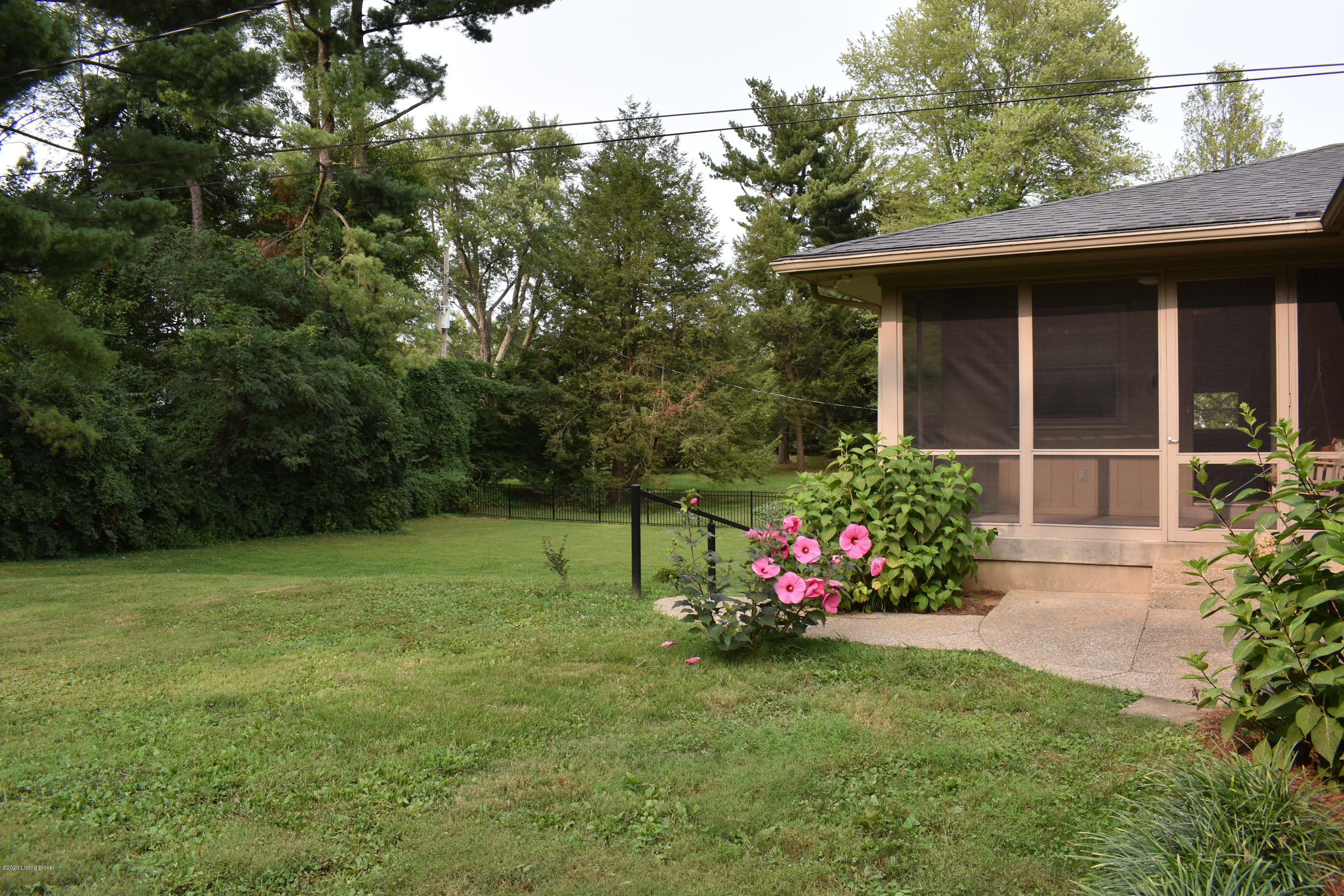 6309 Regal Road Louisville, KY 40222 - Photo 26 of 31 DSC_1105