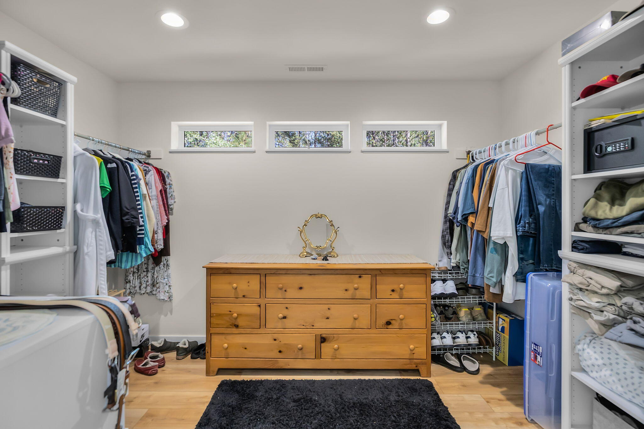 15943 Cascade Lane La Pine, OR 97739 - Photo 31 of 55 Primary walk-in closet