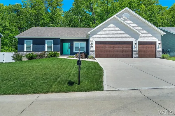 $395,000 | 584 Lakewood Drive, Moscow Mills, MO 63362