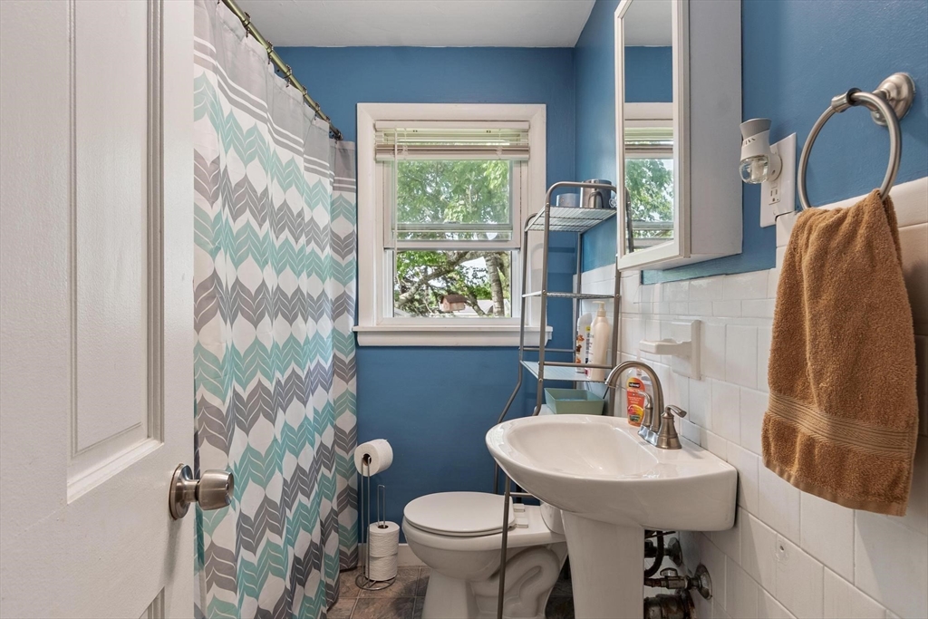 4 Cranston Street Worcester, MA 01606 - Photo 22 of 37