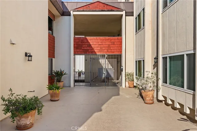 $670,000 | 5651 North Sumner Way, Unit 310, Culver City, CA 90230