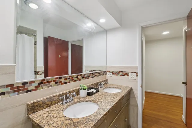 $575,000 | 3836 West Estes Avenue, Lincolnwood, IL 60712