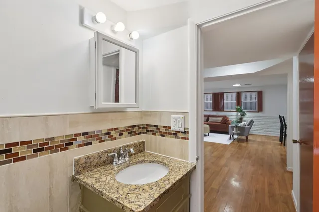 $575,000 | 3836 West Estes Avenue, Lincolnwood, IL 60712