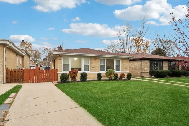 $575,000 | 3836 West Estes Avenue, Lincolnwood, IL 60712