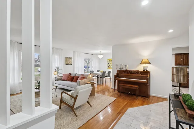 $575,000 | 3836 West Estes Avenue, Lincolnwood, IL 60712