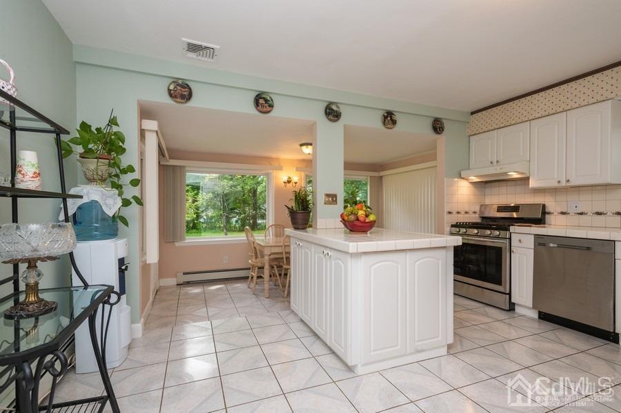 18 Parker Road Edison, NJ 08820 - Photo 8 of 30 Gallery Image 8
