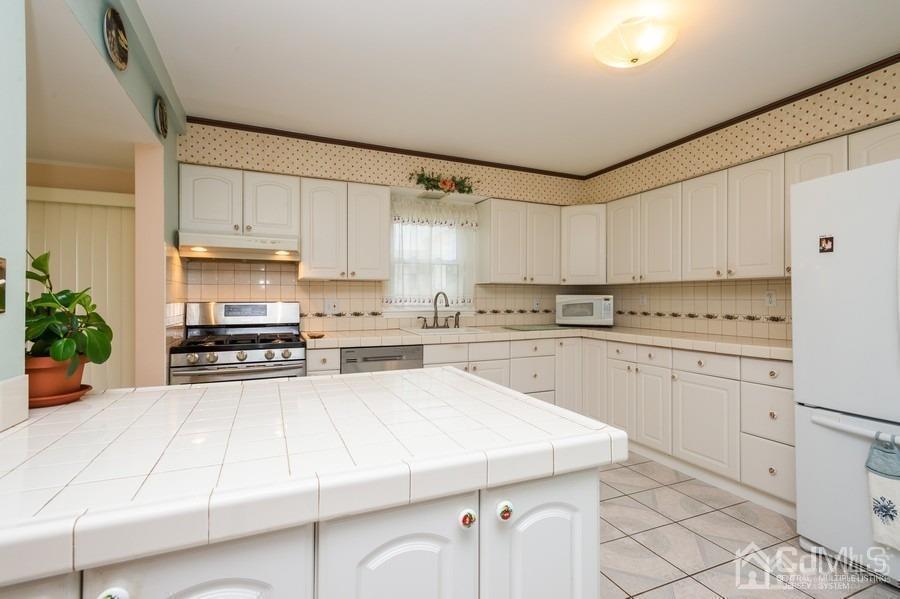 18 Parker Road Edison, NJ 08820 - Photo 9 of 30 Gallery Image 9
