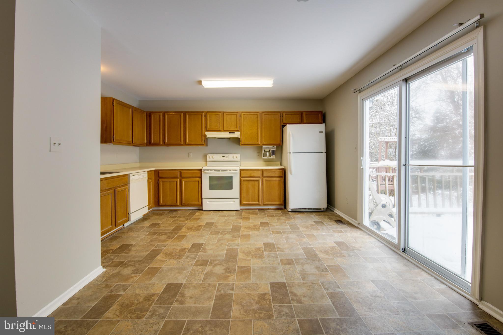 2049 Putnam Road Baltimore, MD 21227 - Photo 11 of 27 HUGE Eat in Kitchen
