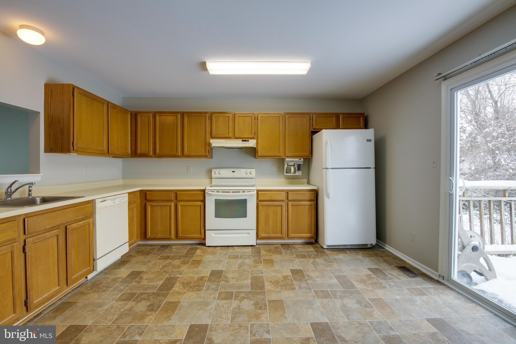 2049 Putnam Road Baltimore, MD 21227 - Photo 15 of 27 HUGE Eat in Kitchen