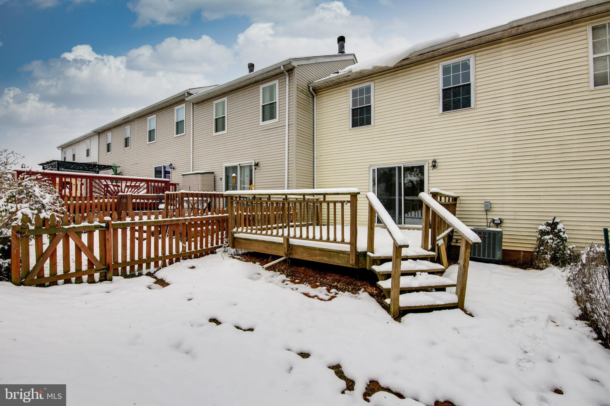 2049 Putnam Road Baltimore, MD 21227 - Photo 27 of 27 Deck/Back Yard