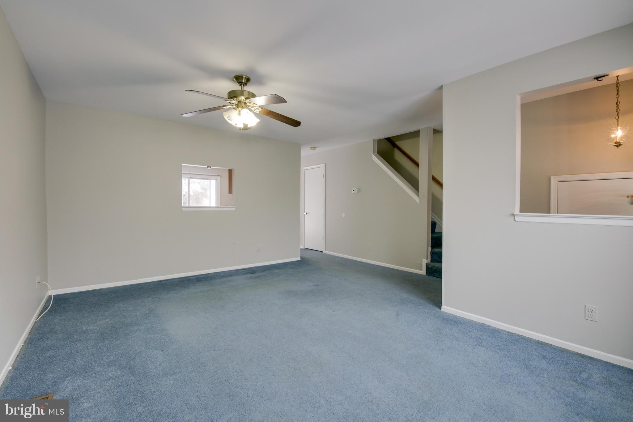 2049 Putnam Road Baltimore, MD 21227 - Photo 5 of 27 Living Room