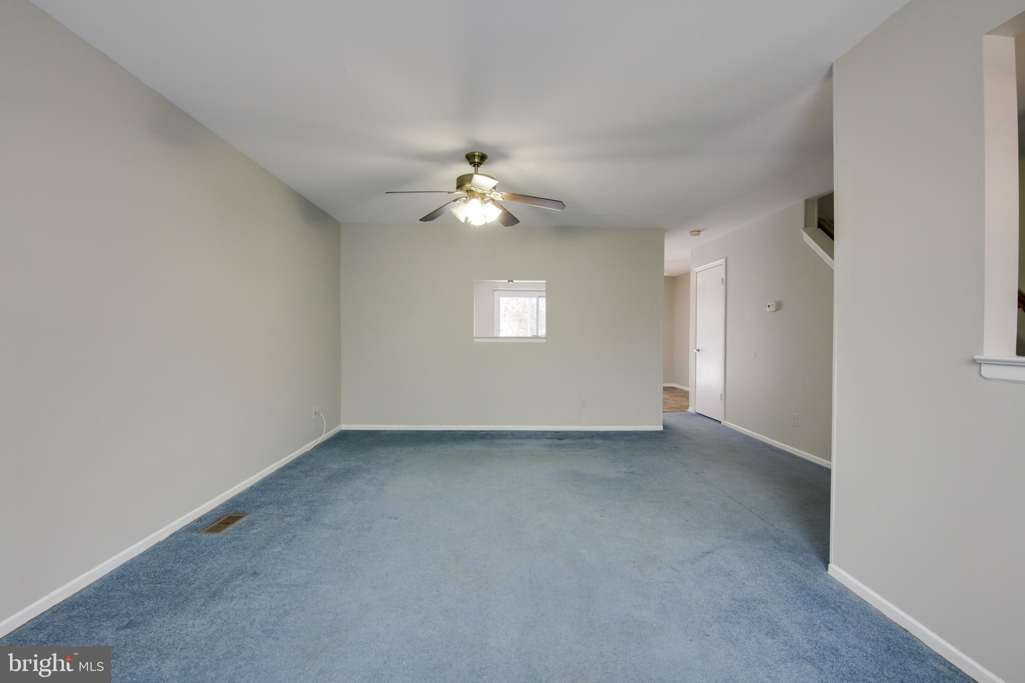 2049 Putnam Road Baltimore, MD 21227 - Photo 6 of 27 Living Room