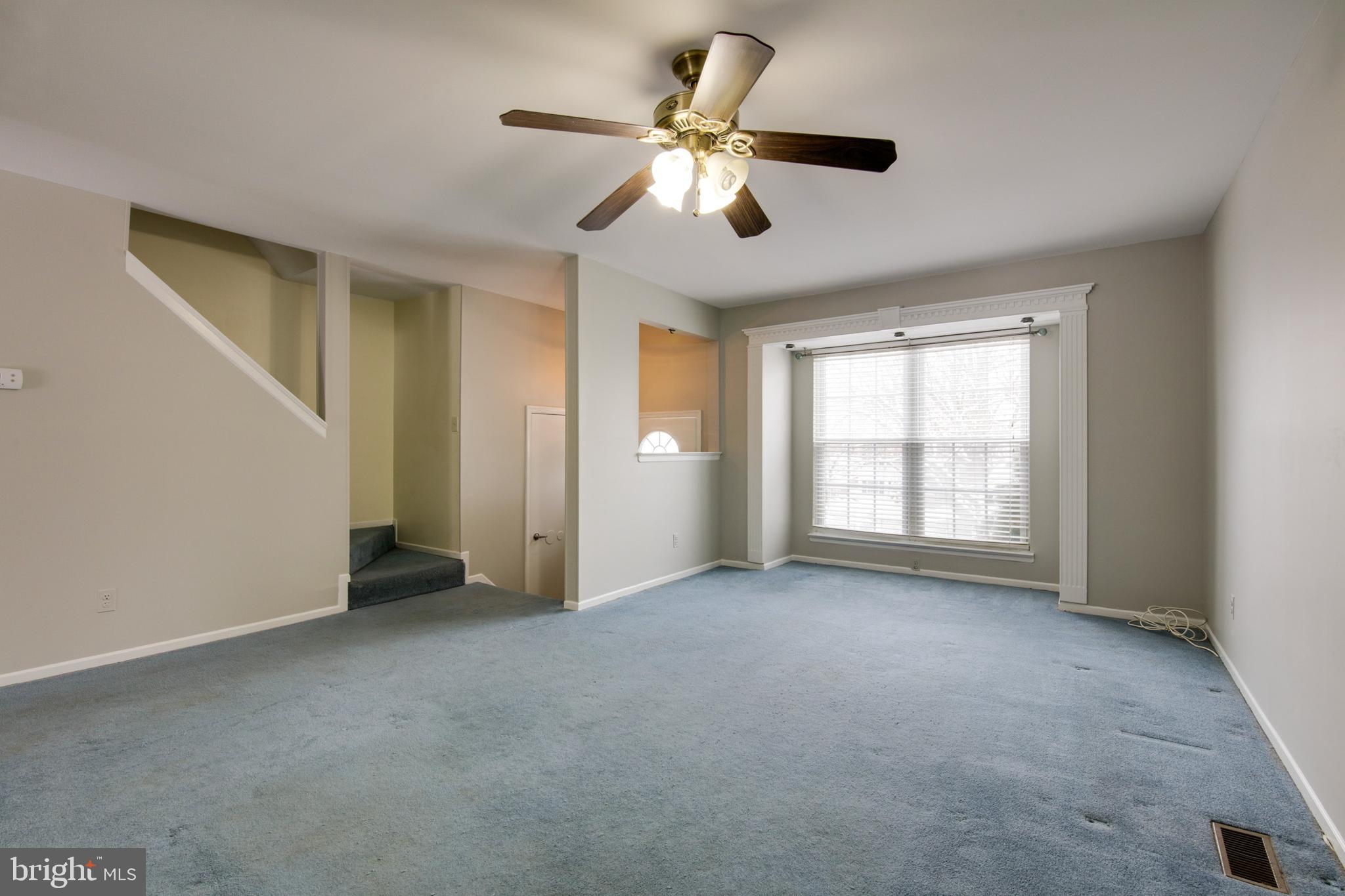 2049 Putnam Road Baltimore, MD 21227 - Photo 7 of 27 Living Room