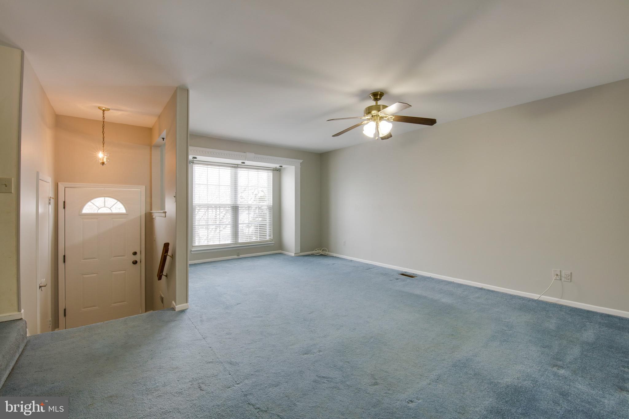 2049 Putnam Road Baltimore, MD 21227 - Photo 8 of 27 Living Room
