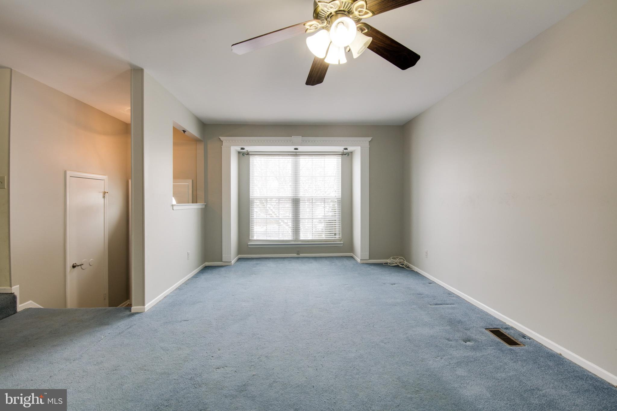 2049 Putnam Road Baltimore, MD 21227 - Photo 9 of 27 Living Room