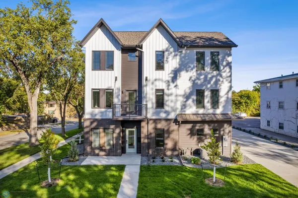 $505,900 | 502 8th Street South, Unit 5, Fargo, ND 58103