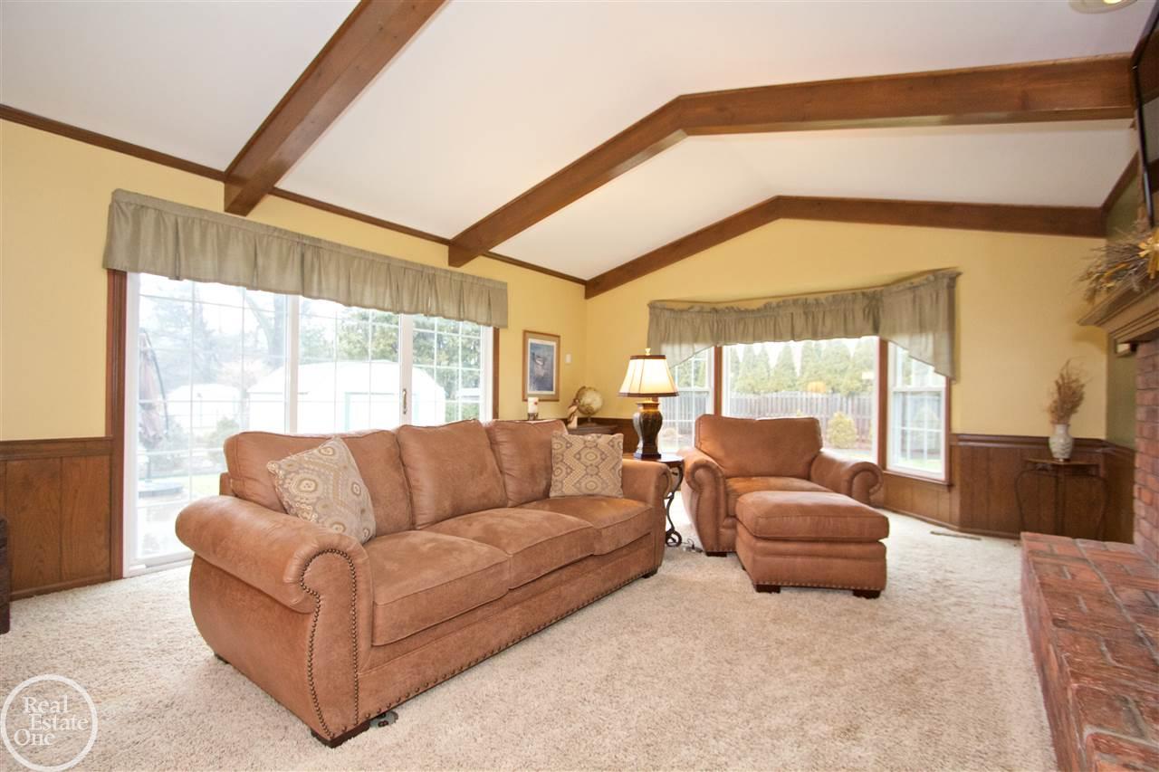 974 North Renaud Road Grosse Pointe, MI 48236 - Photo 28 of 50 31340709-27.JPG