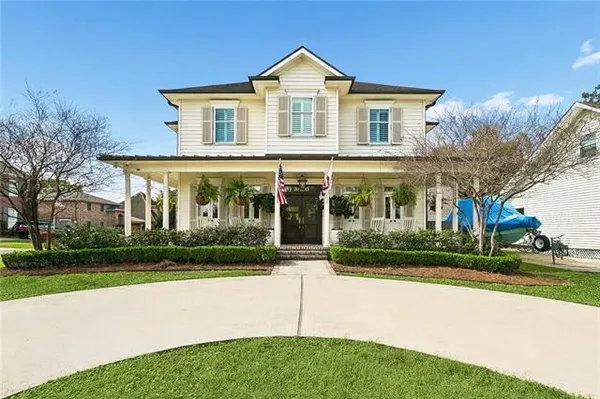 $835,000 | 8900 Ormond Place, River Ridge, LA 70123