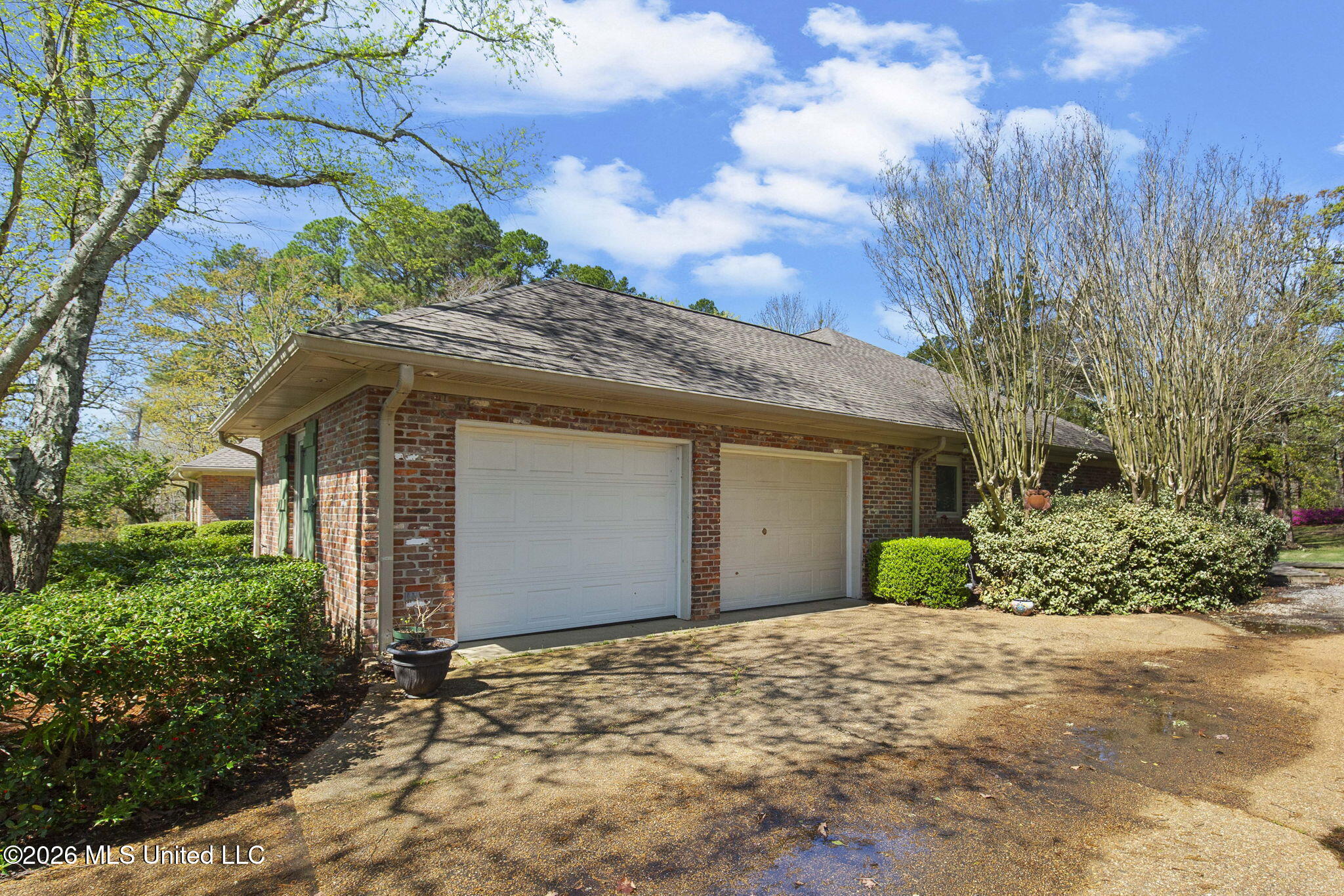 6145 Wirtz Road Flowood, MS 39232 - Photo 27 of 83 Garage