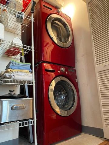 14 North Sangamon Street, Unit 403 Chicago, IL 60607 - Photo 14 of 16 a view of washer and dryer in a utility room