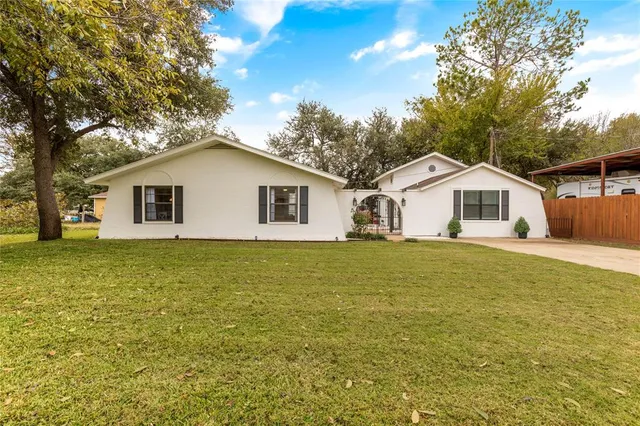 $3,200 | 301 Granada Calle Street, Granbury, TX 76049