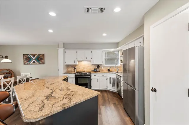 $2,790 | 301 Granada Calle Street, Granbury, TX 76049