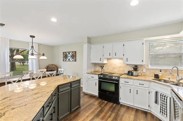 $3,200 | 301 Granada Calle Street, Granbury, TX 76049