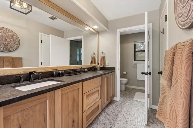 $3,200 | 301 Granada Calle Street, Granbury, TX 76049