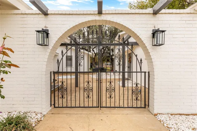 $3,200 | 301 Granada Calle Street, Granbury, TX 76049