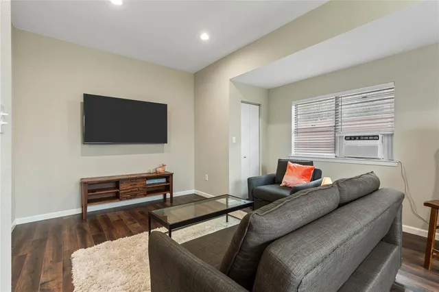 $3,200 | 301 Granada Calle Street, Granbury, TX 76049