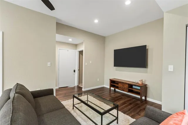 $2,790 | 301 Granada Calle Street, Granbury, TX 76049