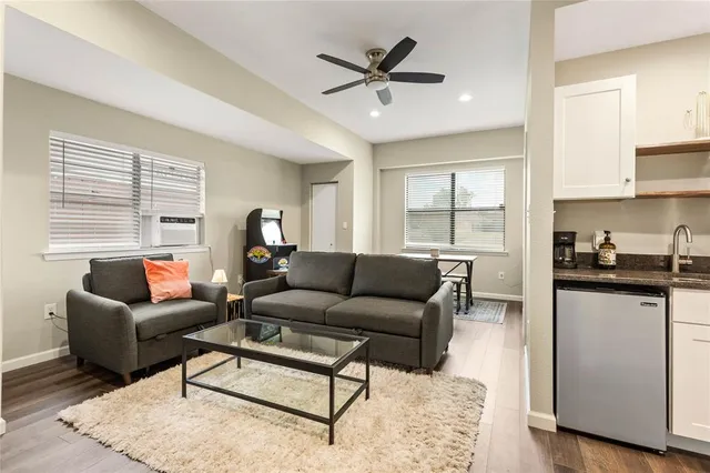 $3,200 | 301 Granada Calle Street, Granbury, TX 76049