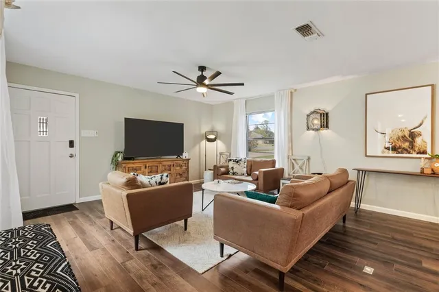 $2,790 | 301 Granada Calle Street, Granbury, TX 76049