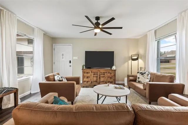 $3,200 | 301 Granada Calle Street, Granbury, TX 76049